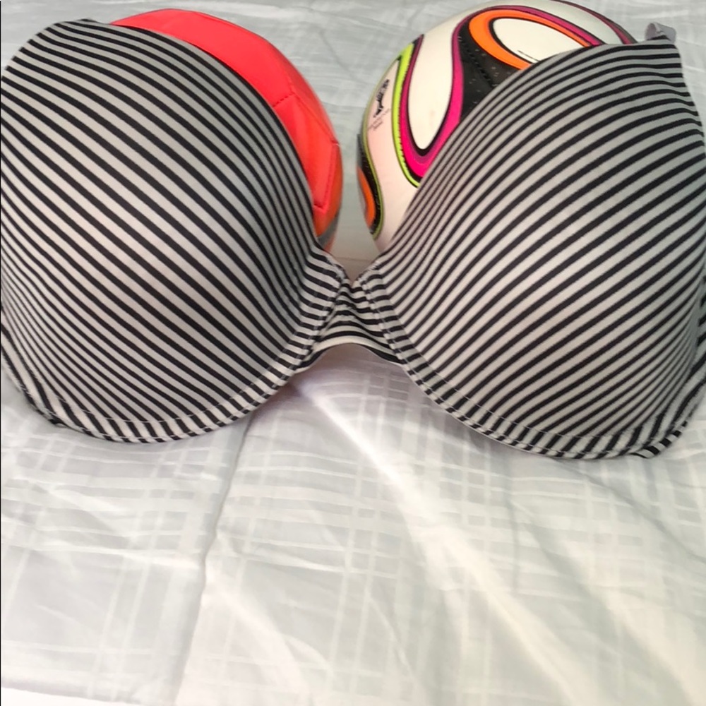 Victoria secret 34DD bra